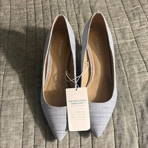 Old Navy Women's Navy and White Striped Pointed Toe Flats